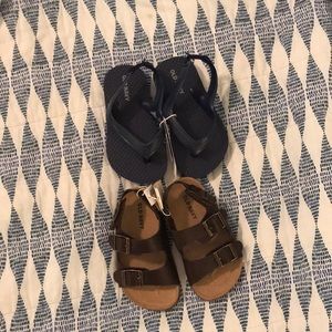 Old Navy brown sandals & navy flip flops 6 baby